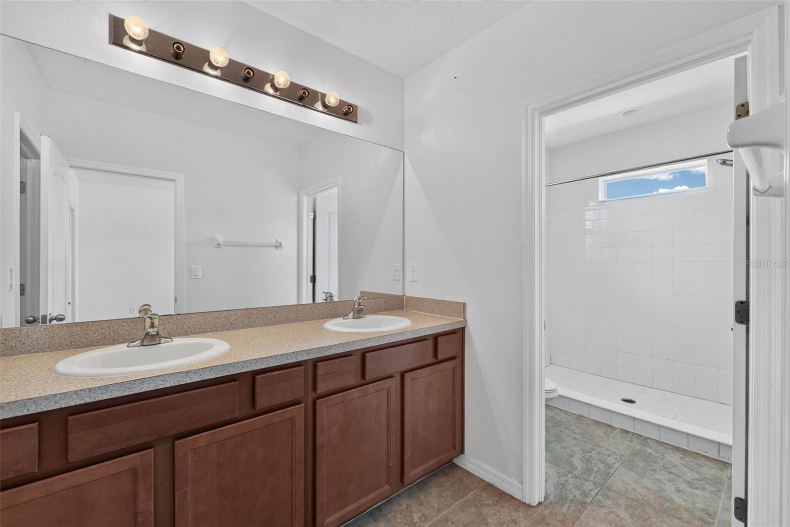 10406 ORCHID MIST CT