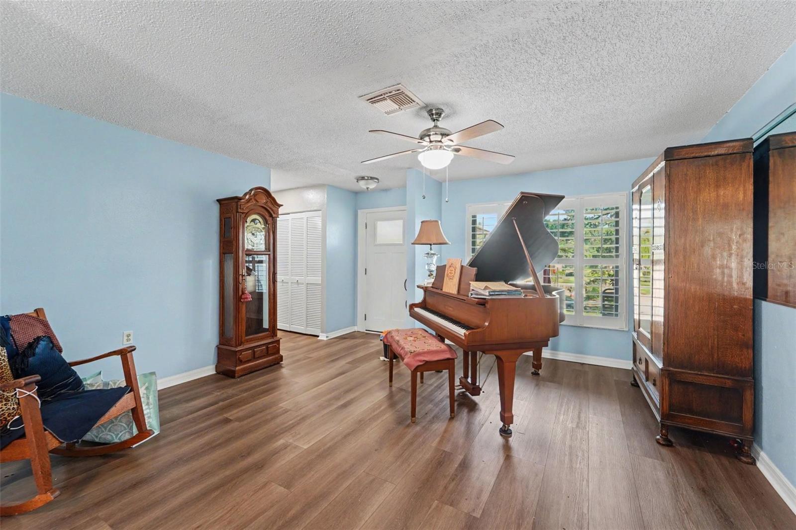 8521 CEDARVIEW CT