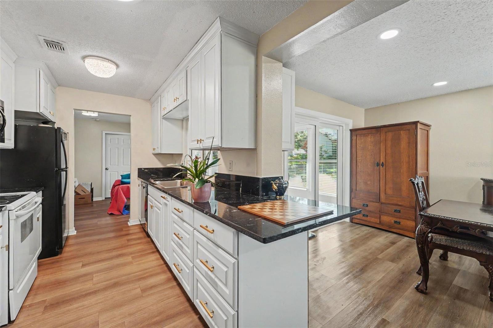 8521 CEDARVIEW CT