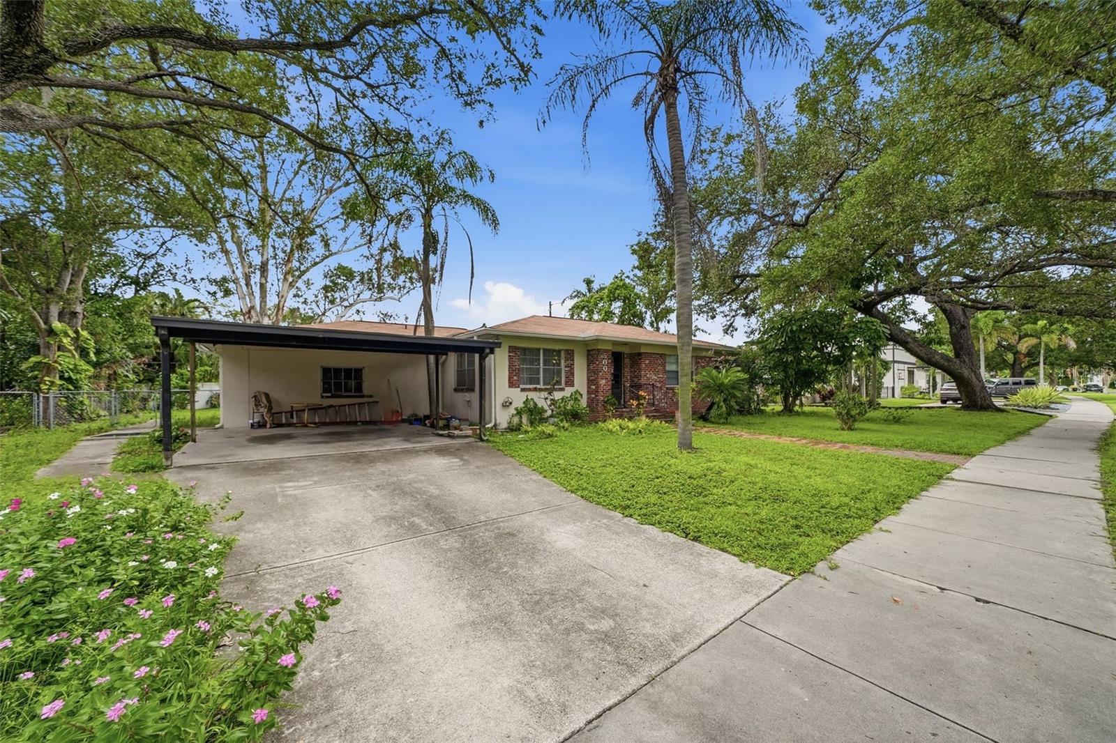 500 W DAVIS BLVD