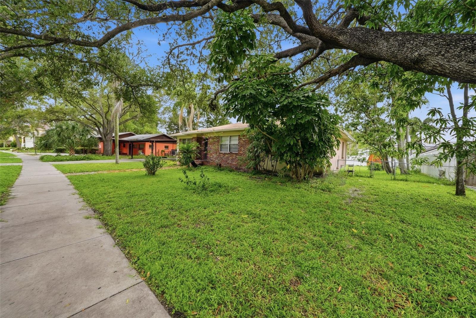 500 W DAVIS BLVD