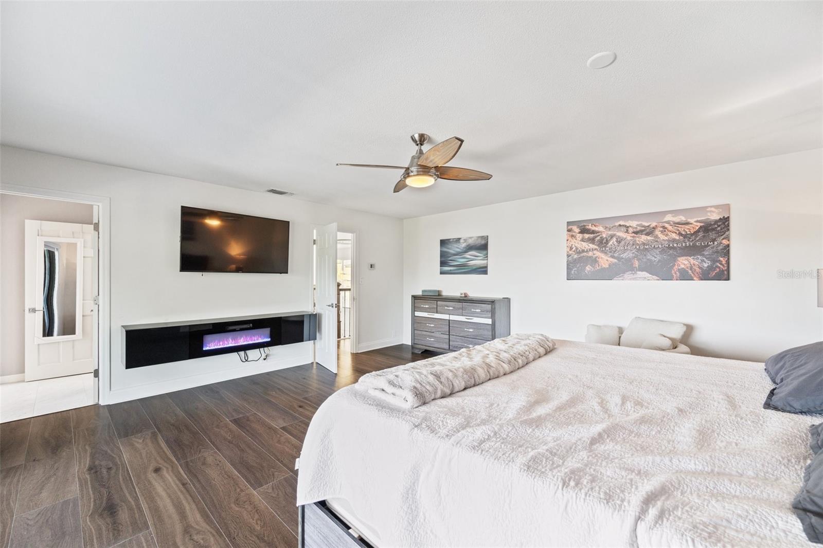 4213 DEEPWATER LN