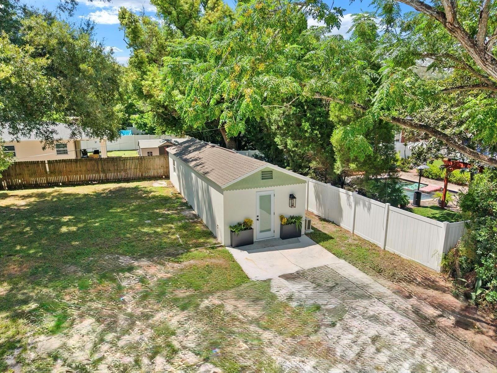 1230 E HENRY AVE