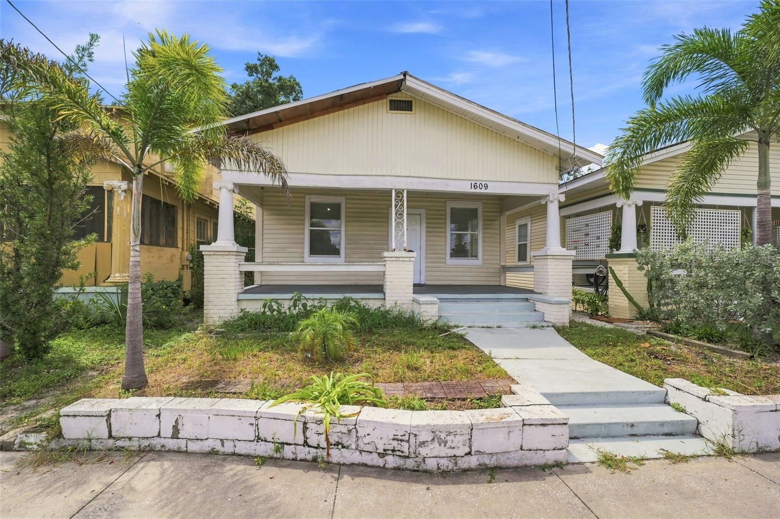 1609 E LAKE AVE