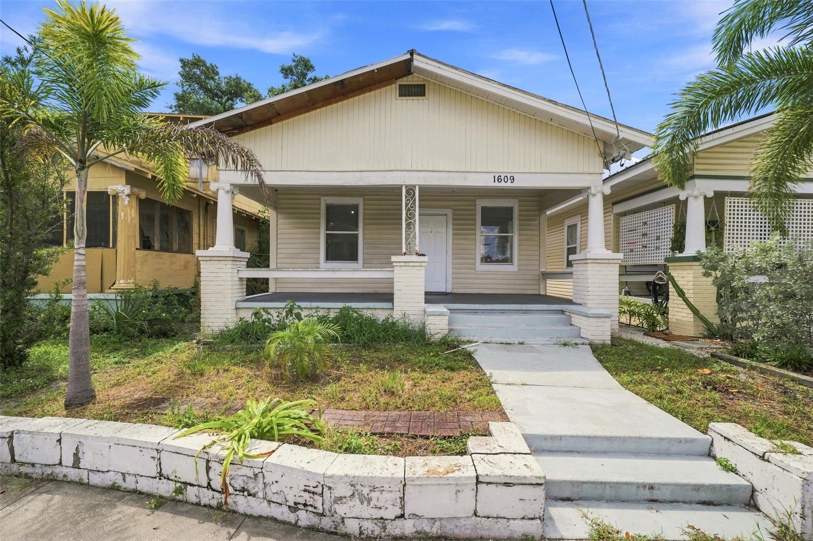 1609 E LAKE AVE