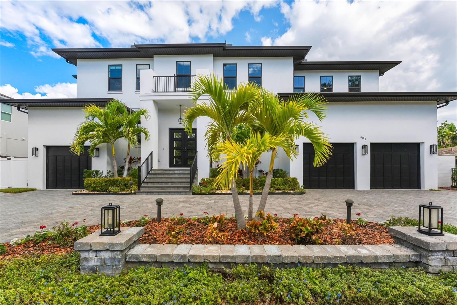481 W DAVIS BLVD