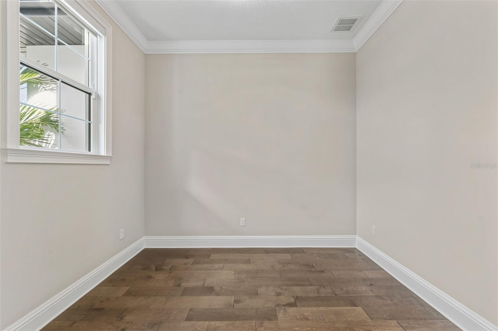 481 W DAVIS BLVD
