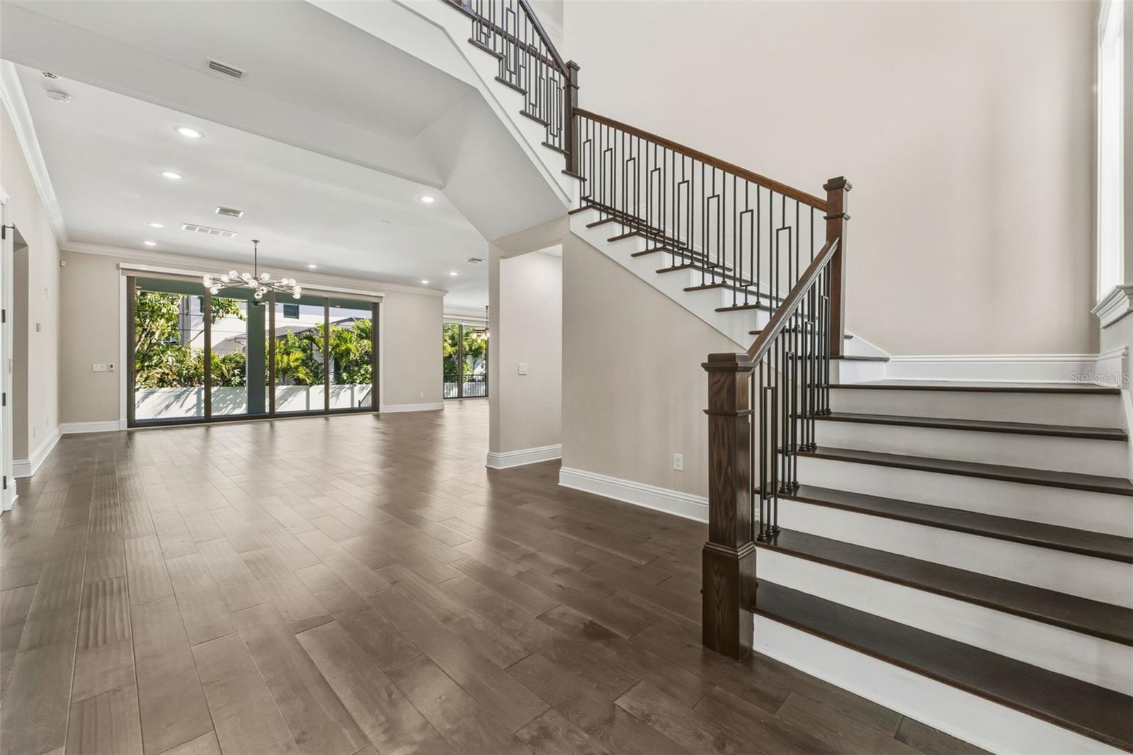 481 W DAVIS BLVD