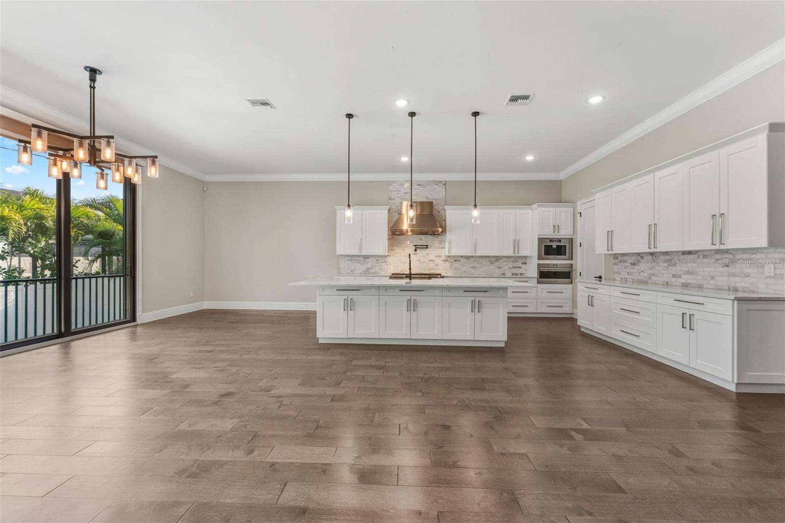 481 W DAVIS BLVD