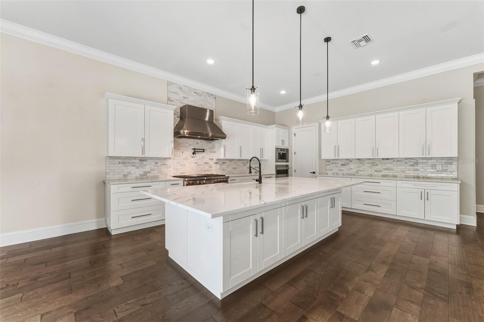 481 W DAVIS BLVD