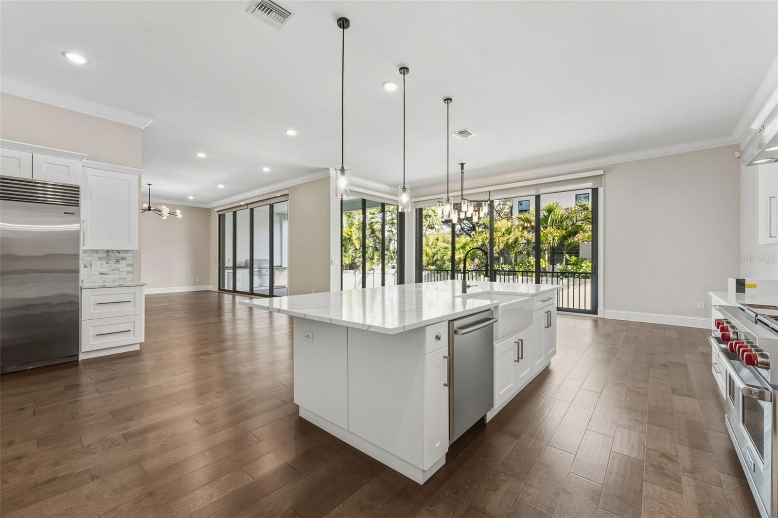 481 W DAVIS BLVD
