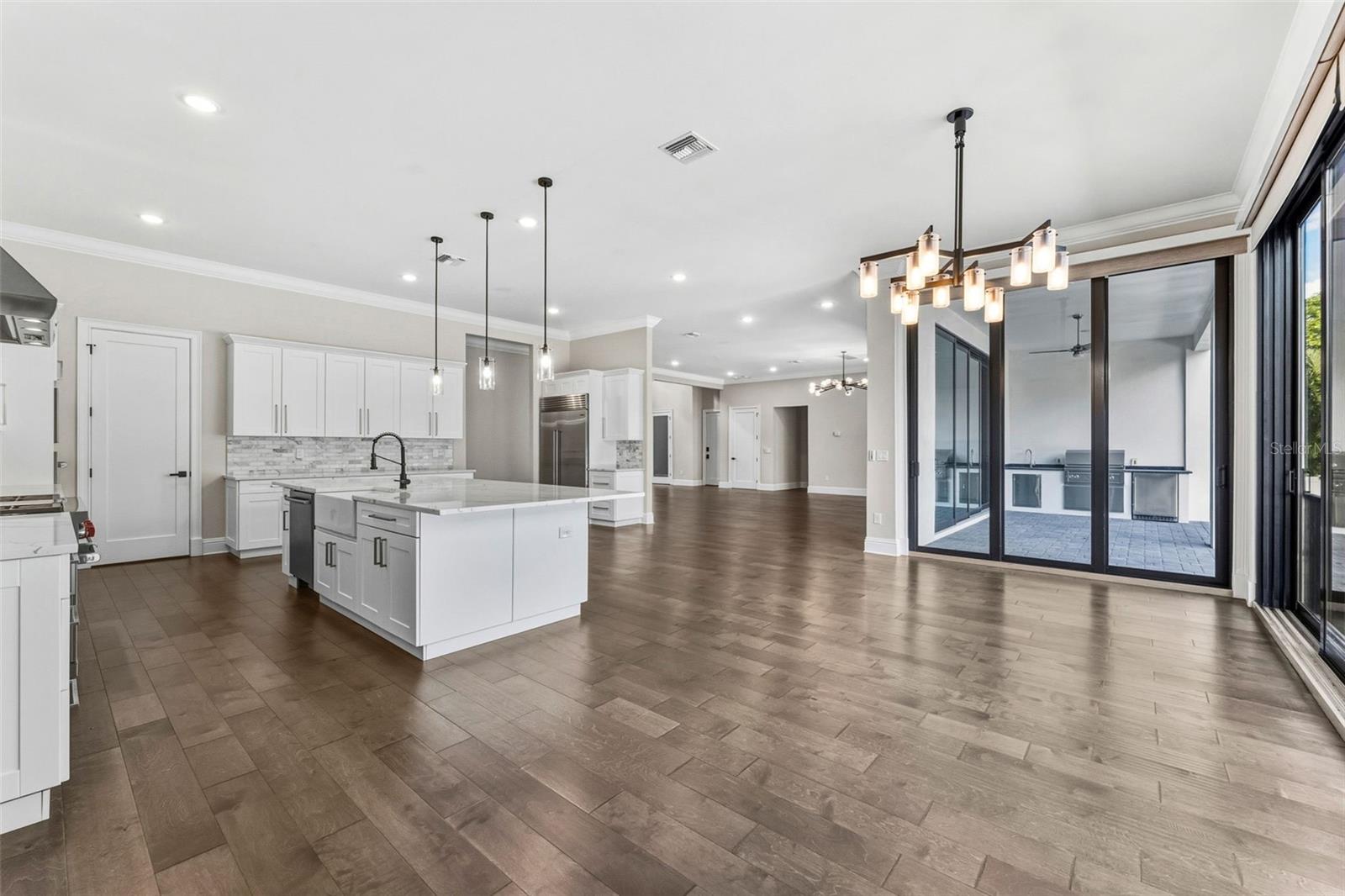 481 W DAVIS BLVD