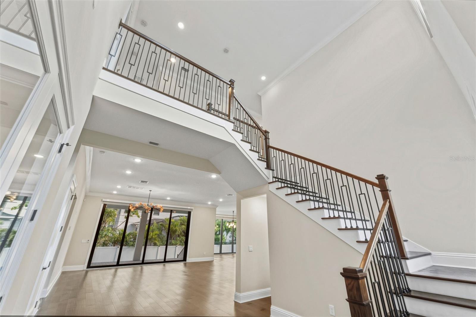 481 W DAVIS BLVD