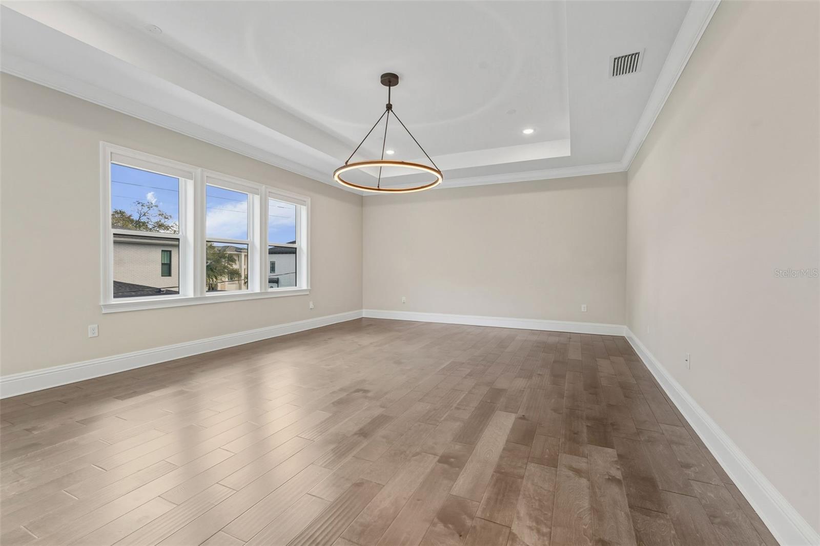 481 W DAVIS BLVD