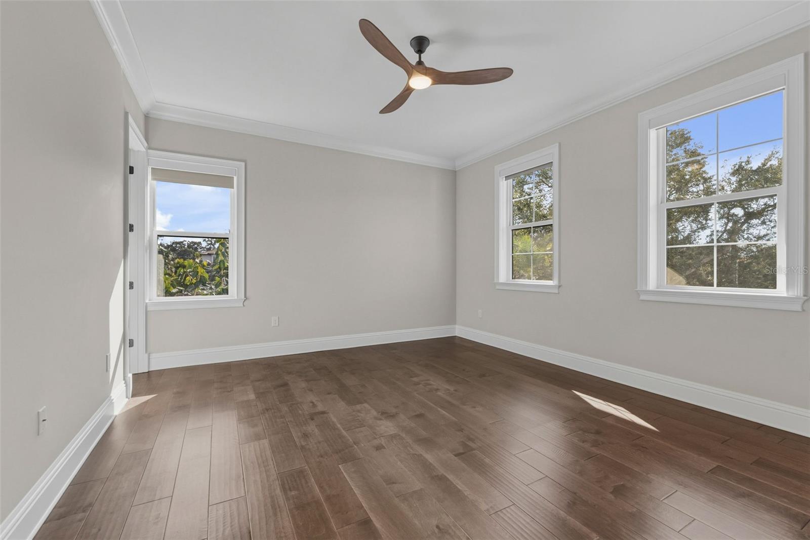 481 W DAVIS BLVD