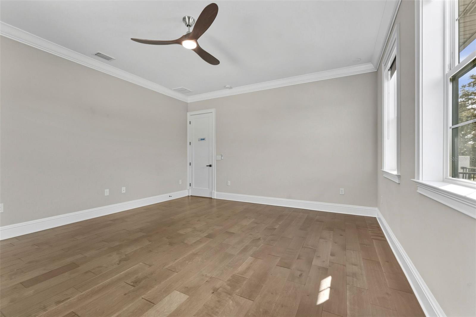 481 W DAVIS BLVD