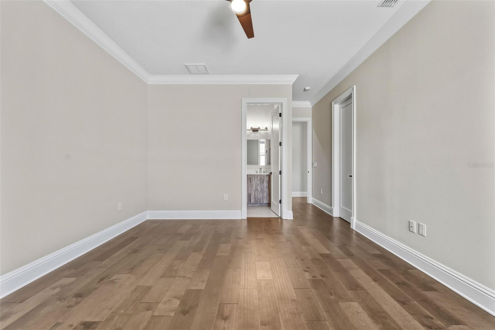 481 W DAVIS BLVD