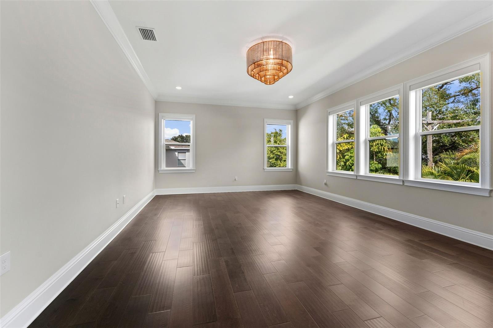481 W DAVIS BLVD