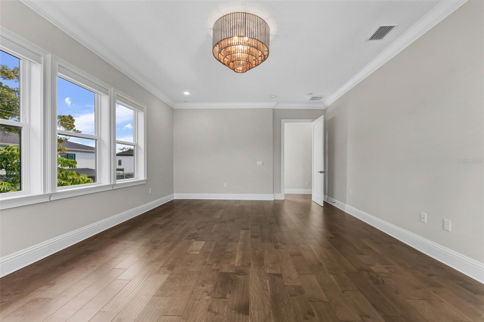481 W DAVIS BLVD