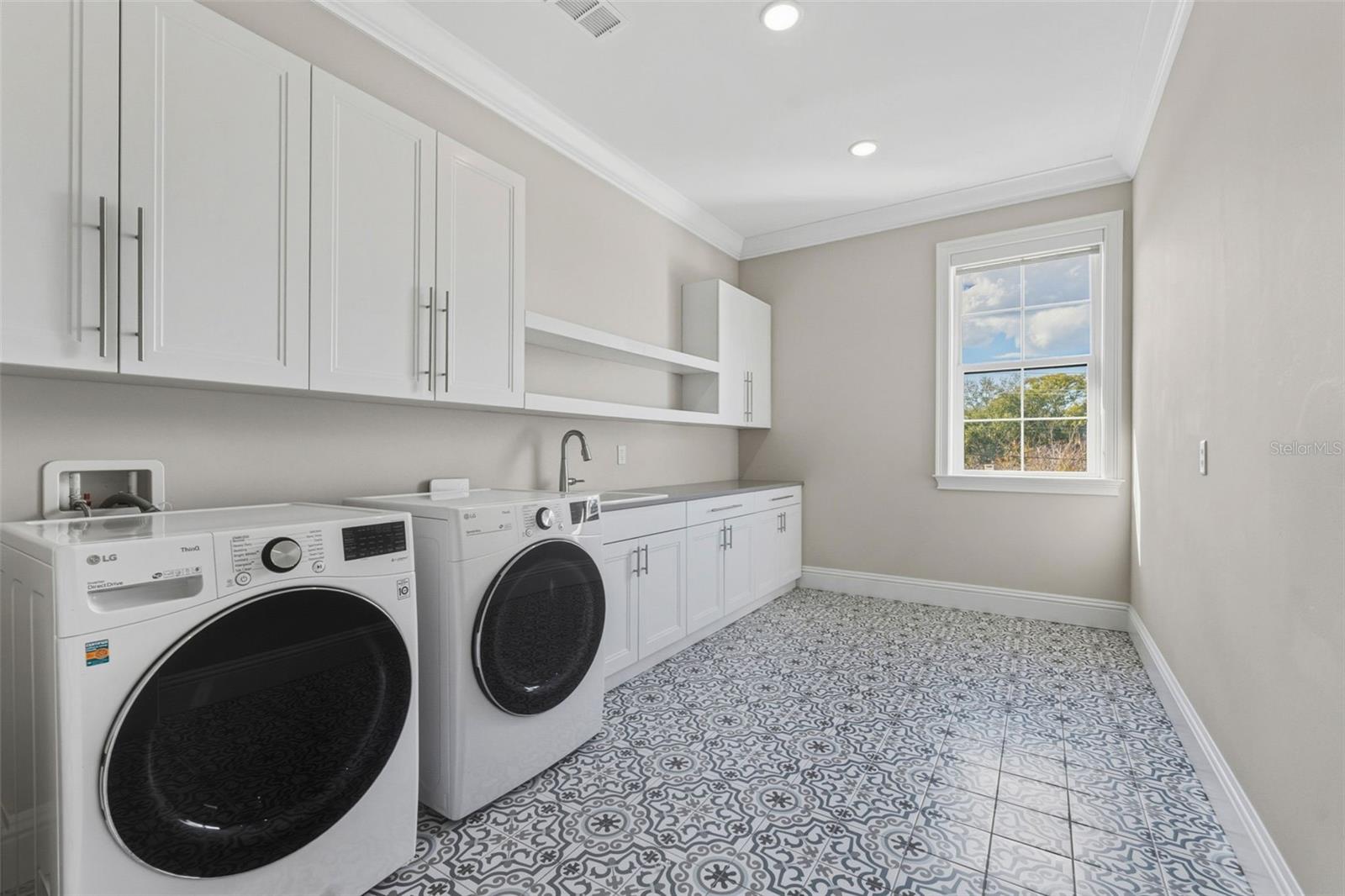 481 W DAVIS BLVD
