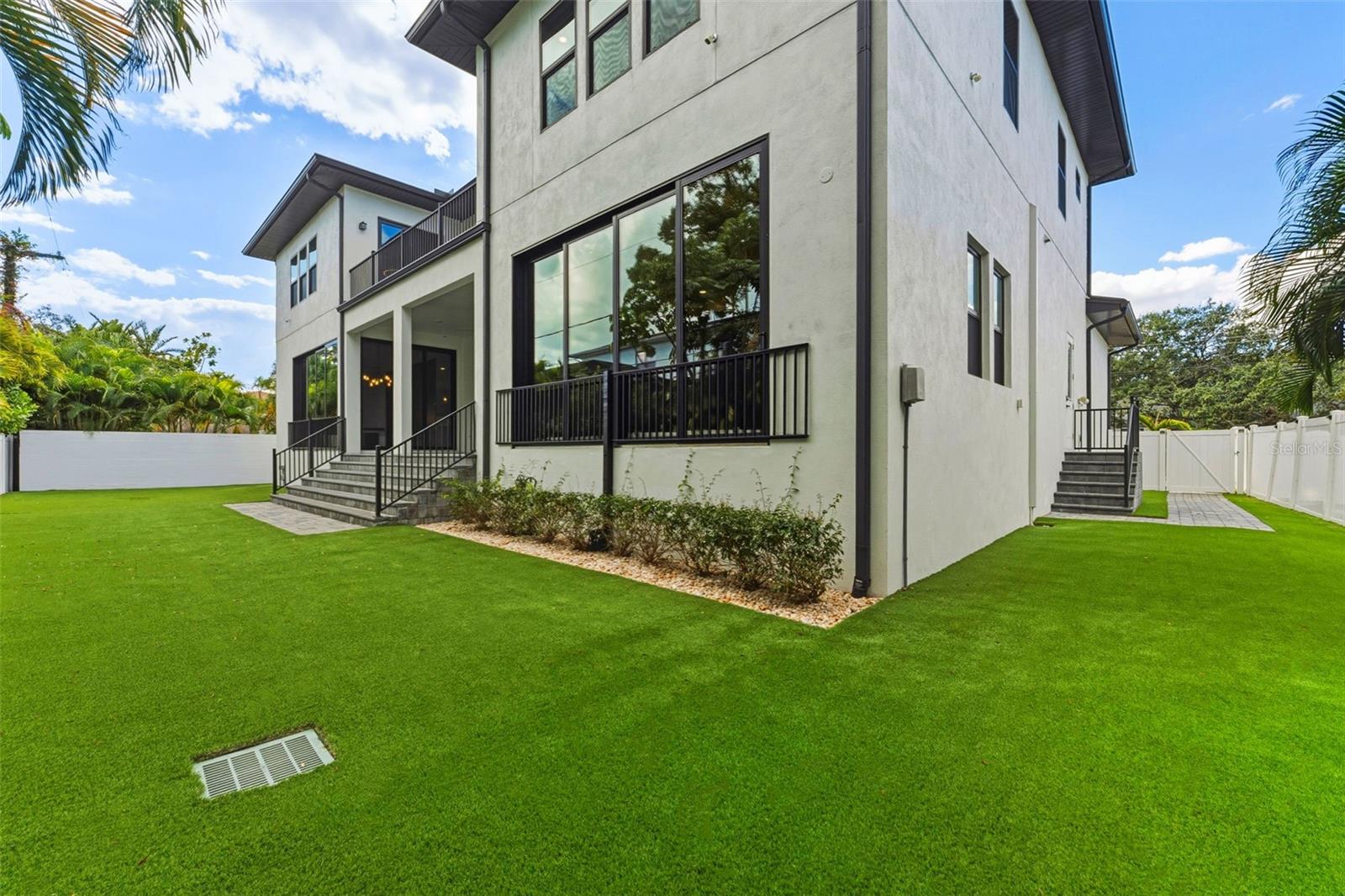 481 W DAVIS BLVD
