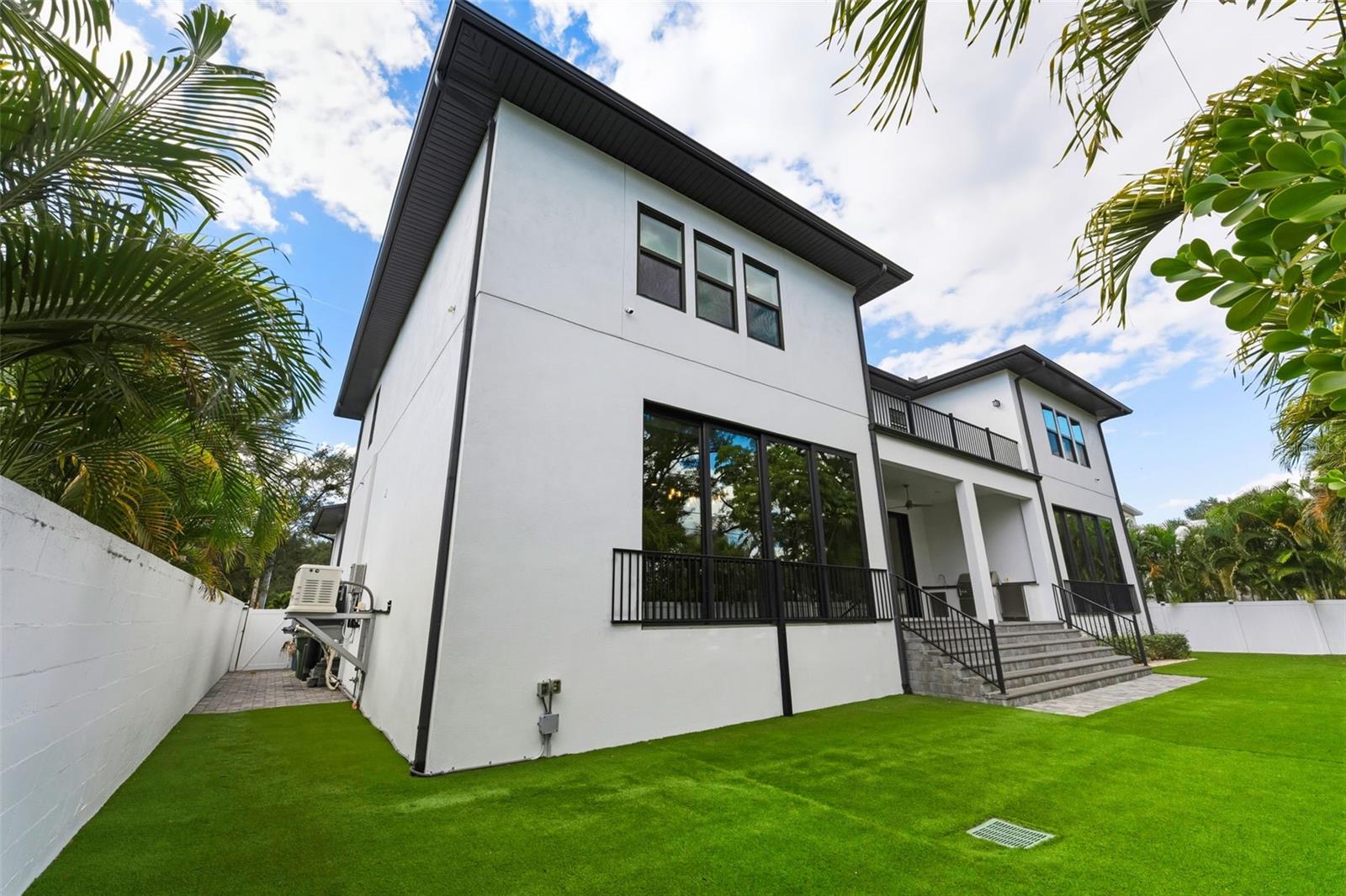 481 W DAVIS BLVD