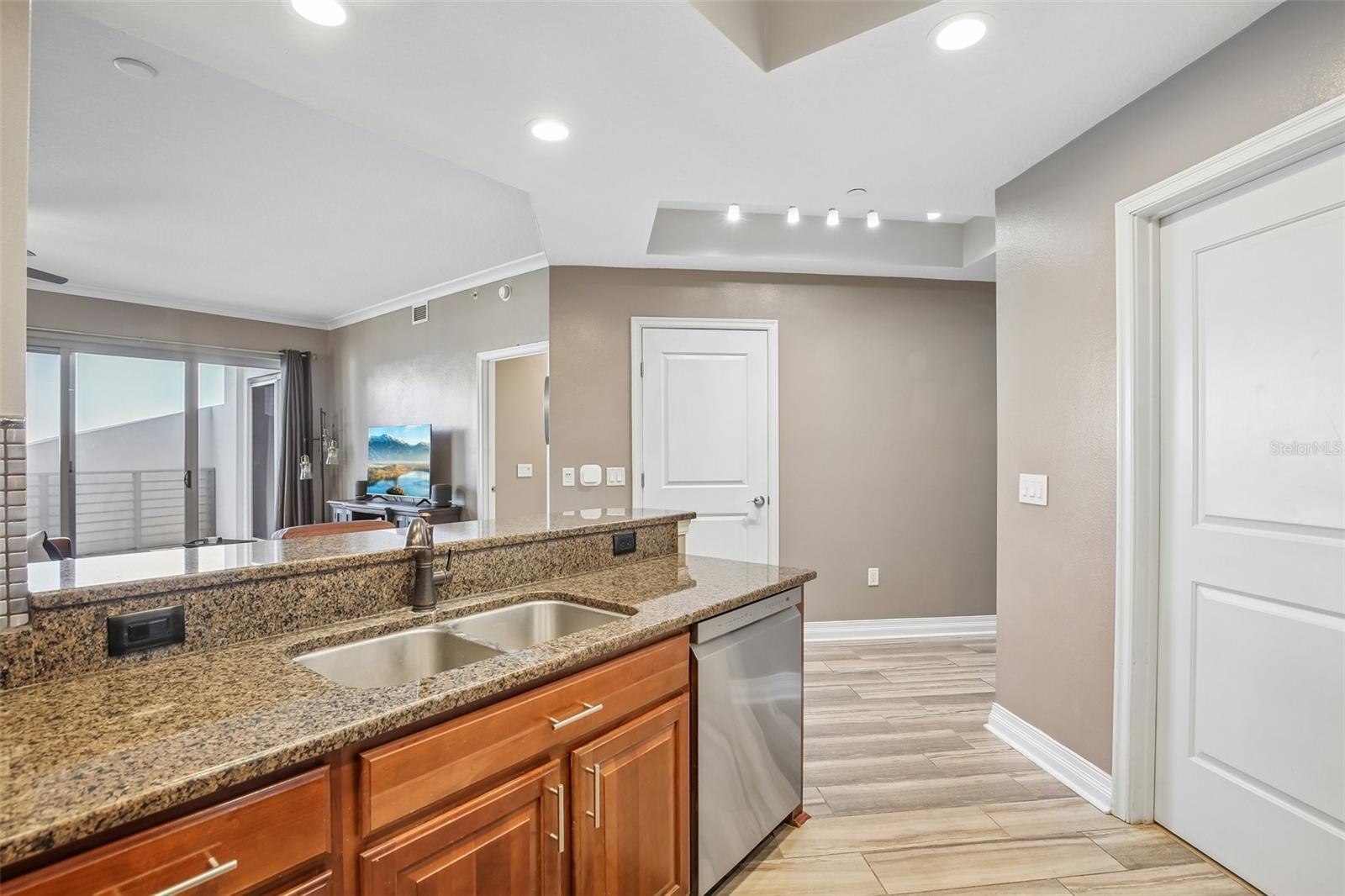 1209 E CUMBERLAND AVE #603