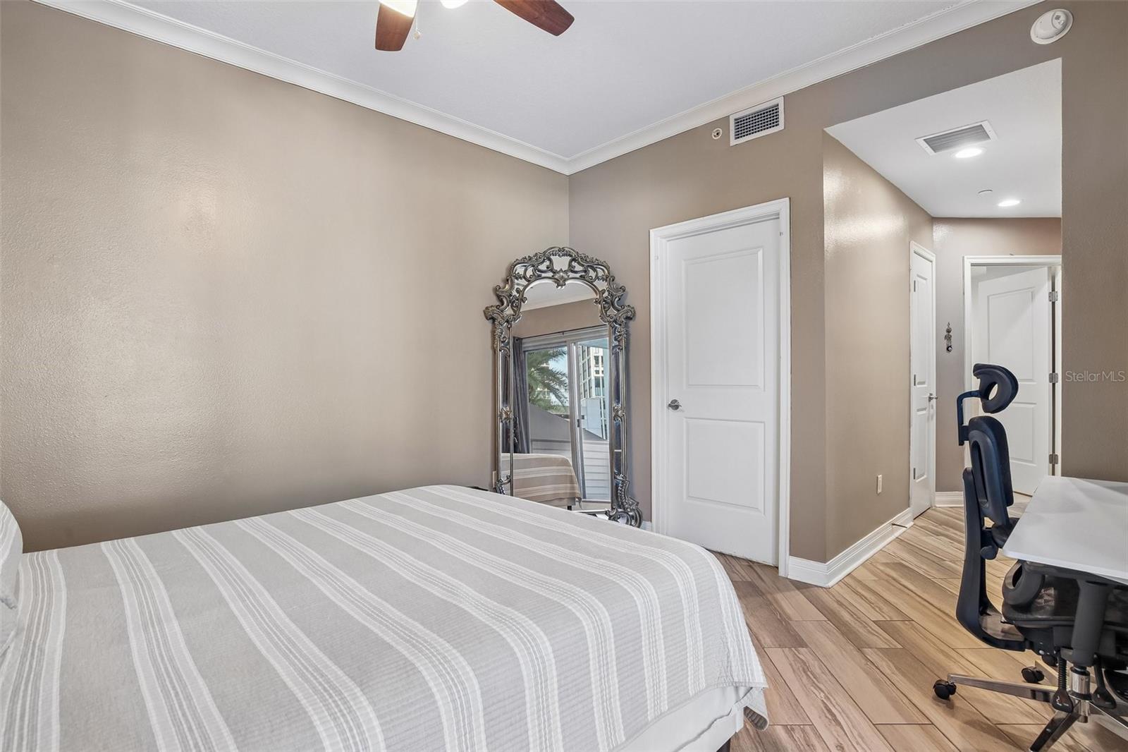 1209 E CUMBERLAND AVE #603
