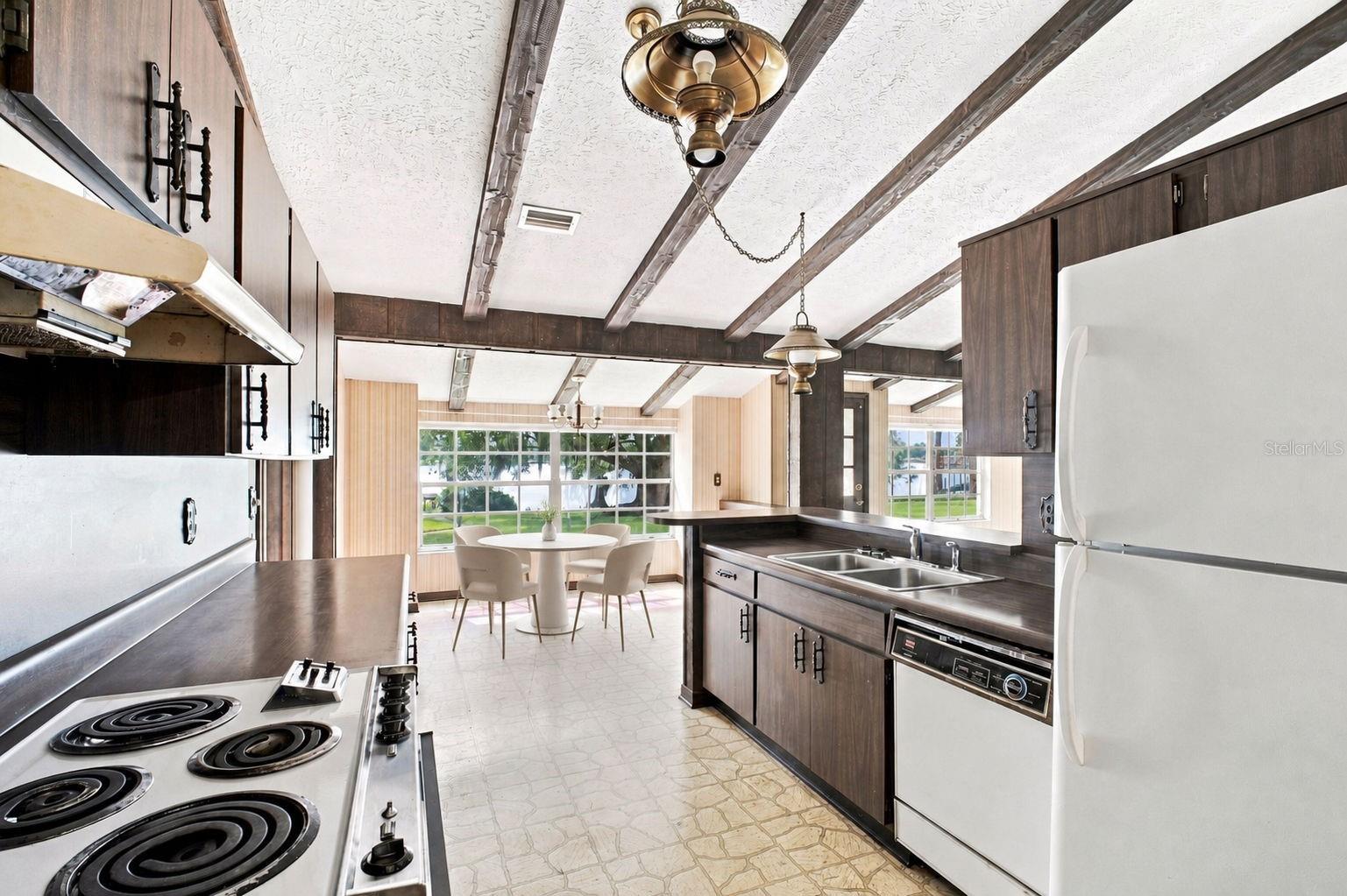 15301 LAKE MAURINE DR