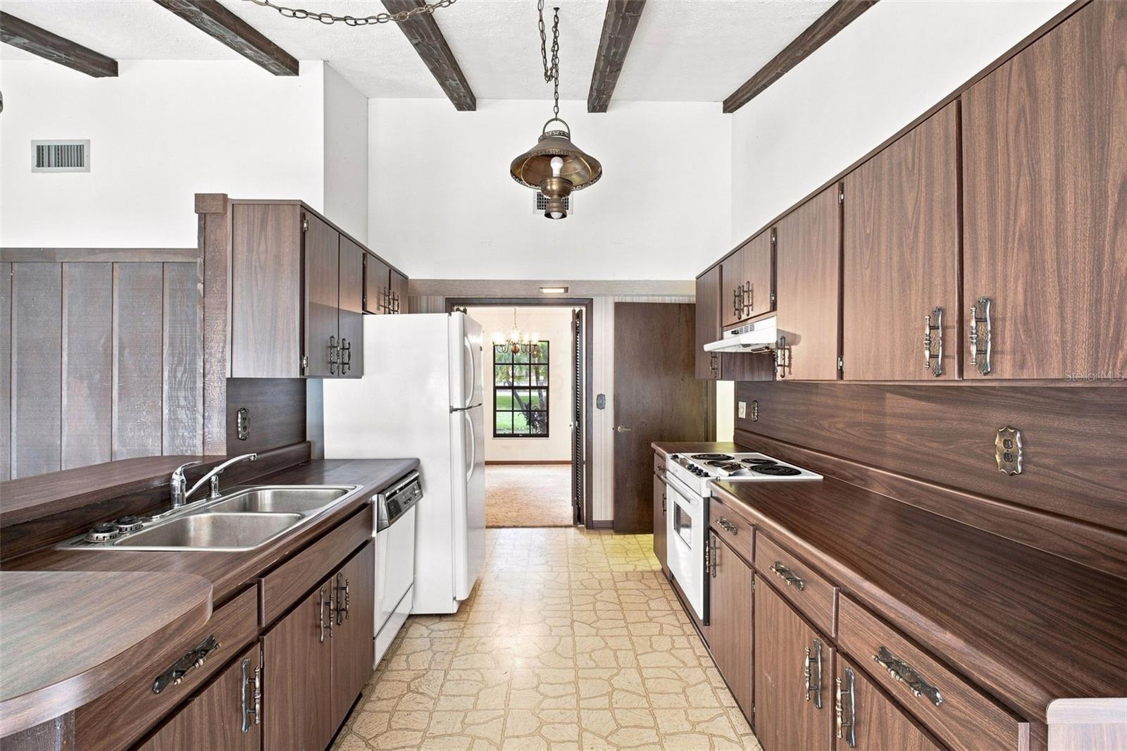 15301 LAKE MAURINE DR
