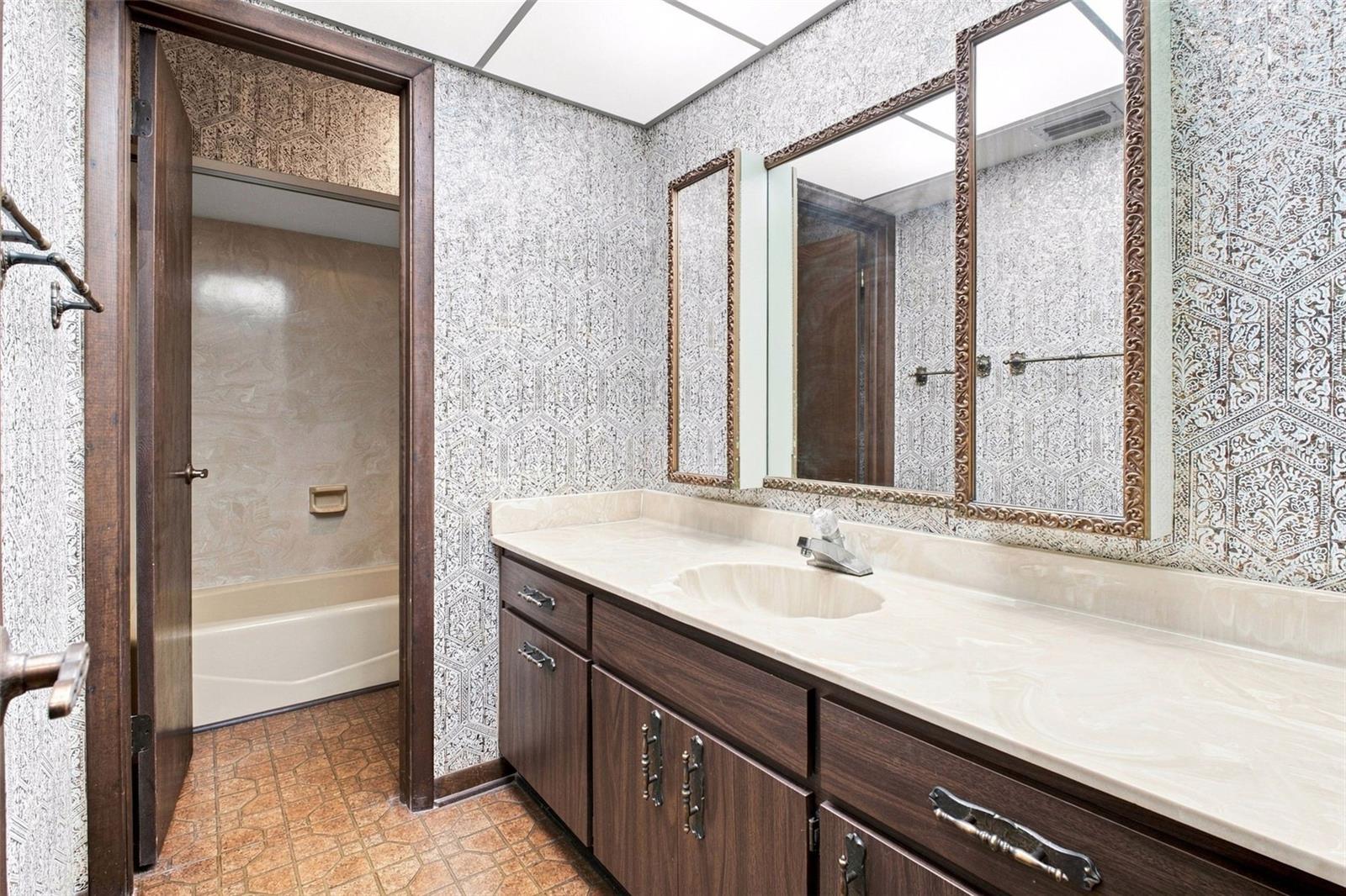 15301 LAKE MAURINE DR