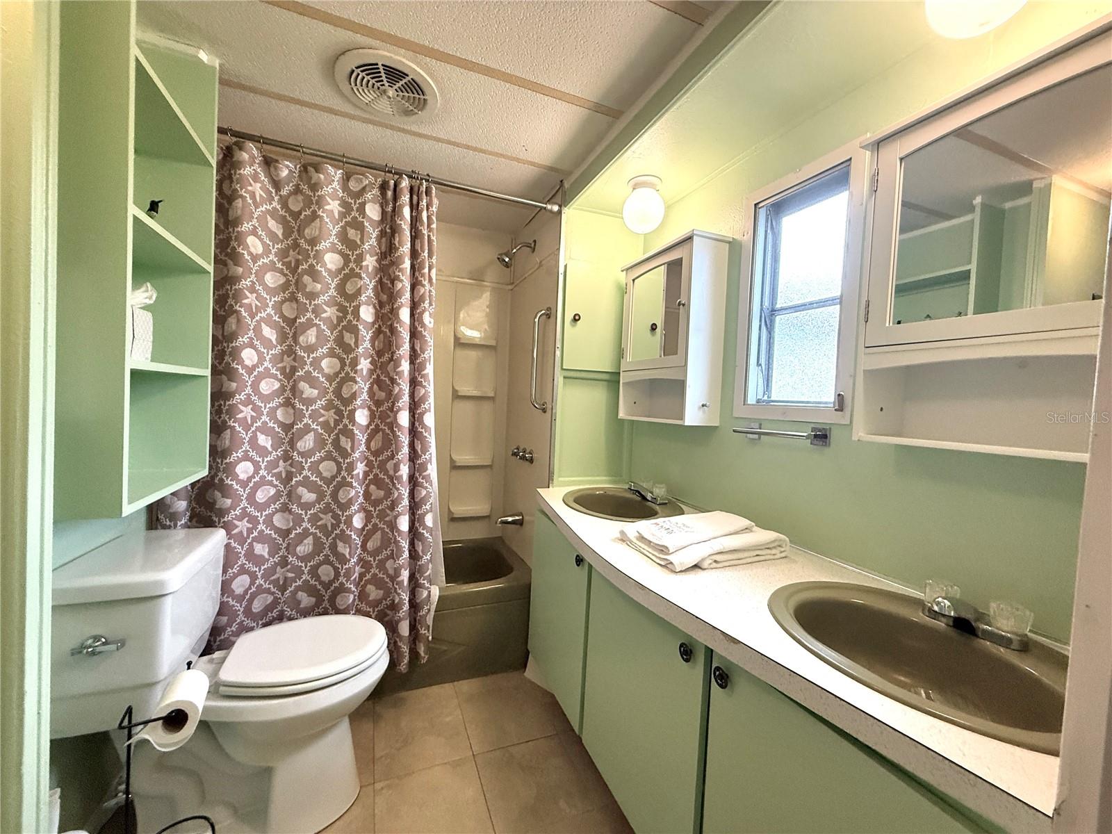 116 W SAINT JOHNS WAY
