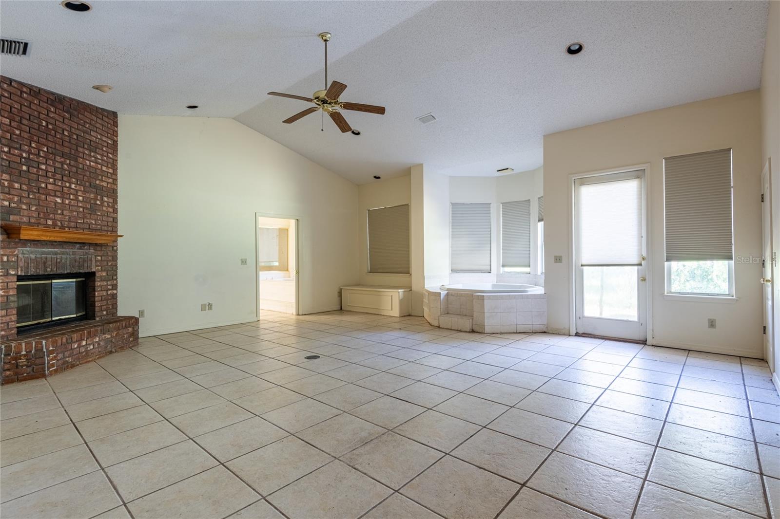 5135 COLLIER PKWY