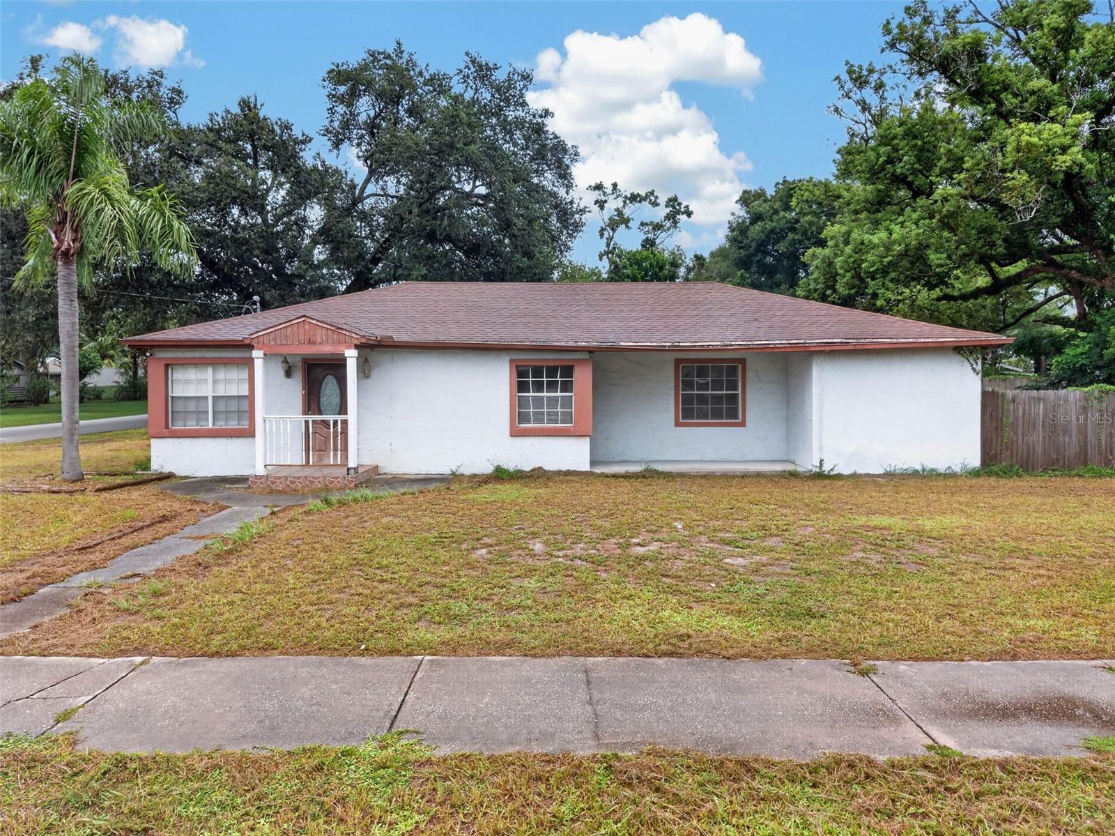1302 E SLIGH AVE