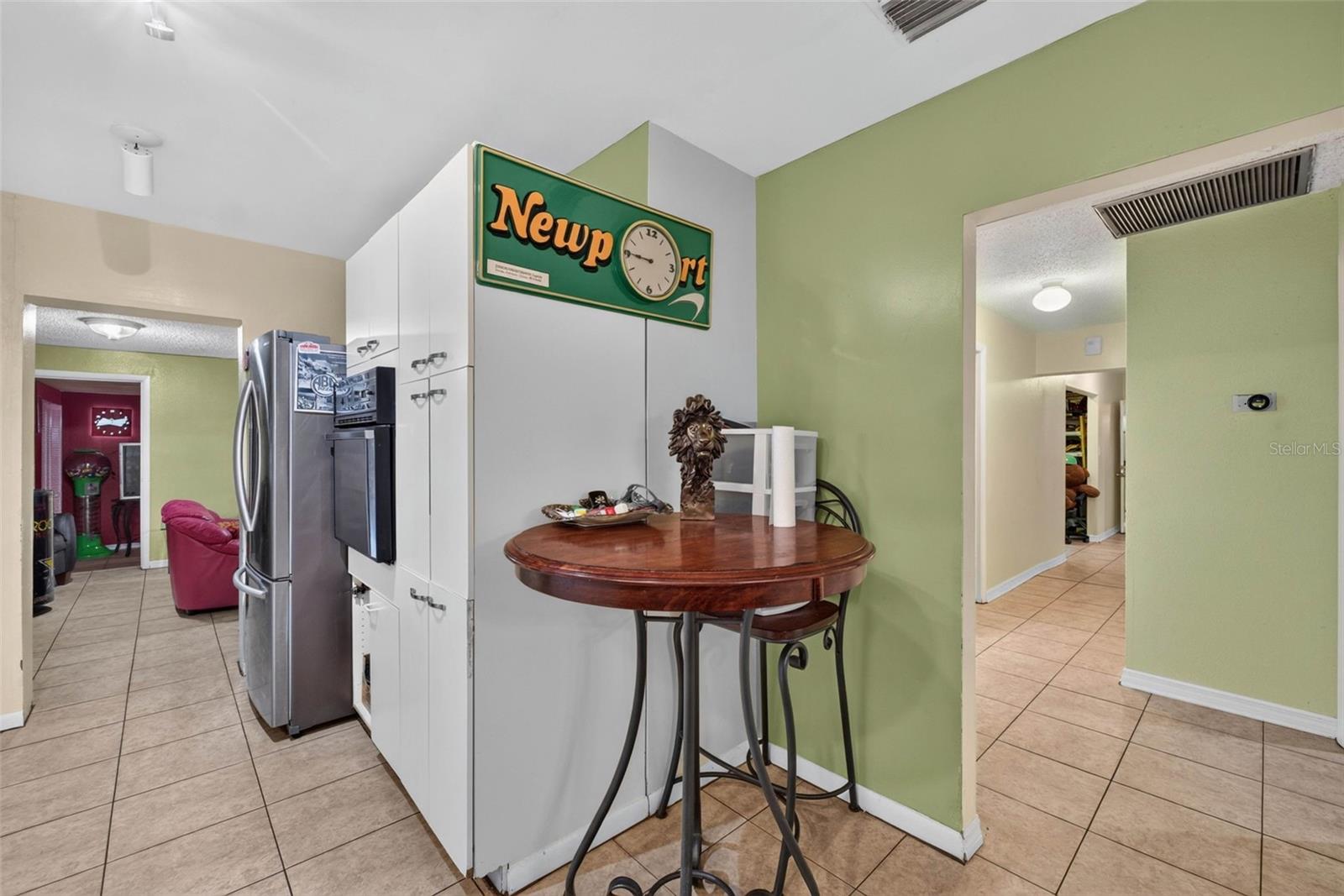 1302 E SLIGH AVE
