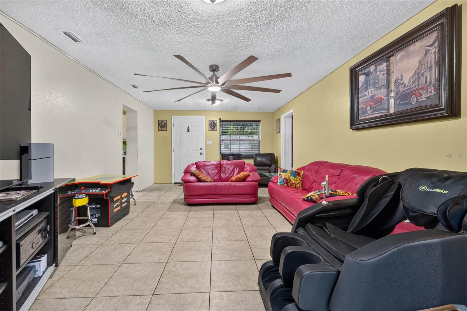 1302 E SLIGH AVE