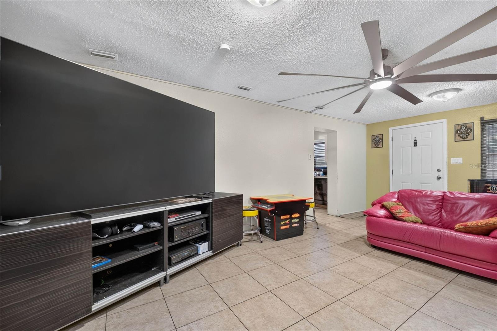1302 E SLIGH AVE