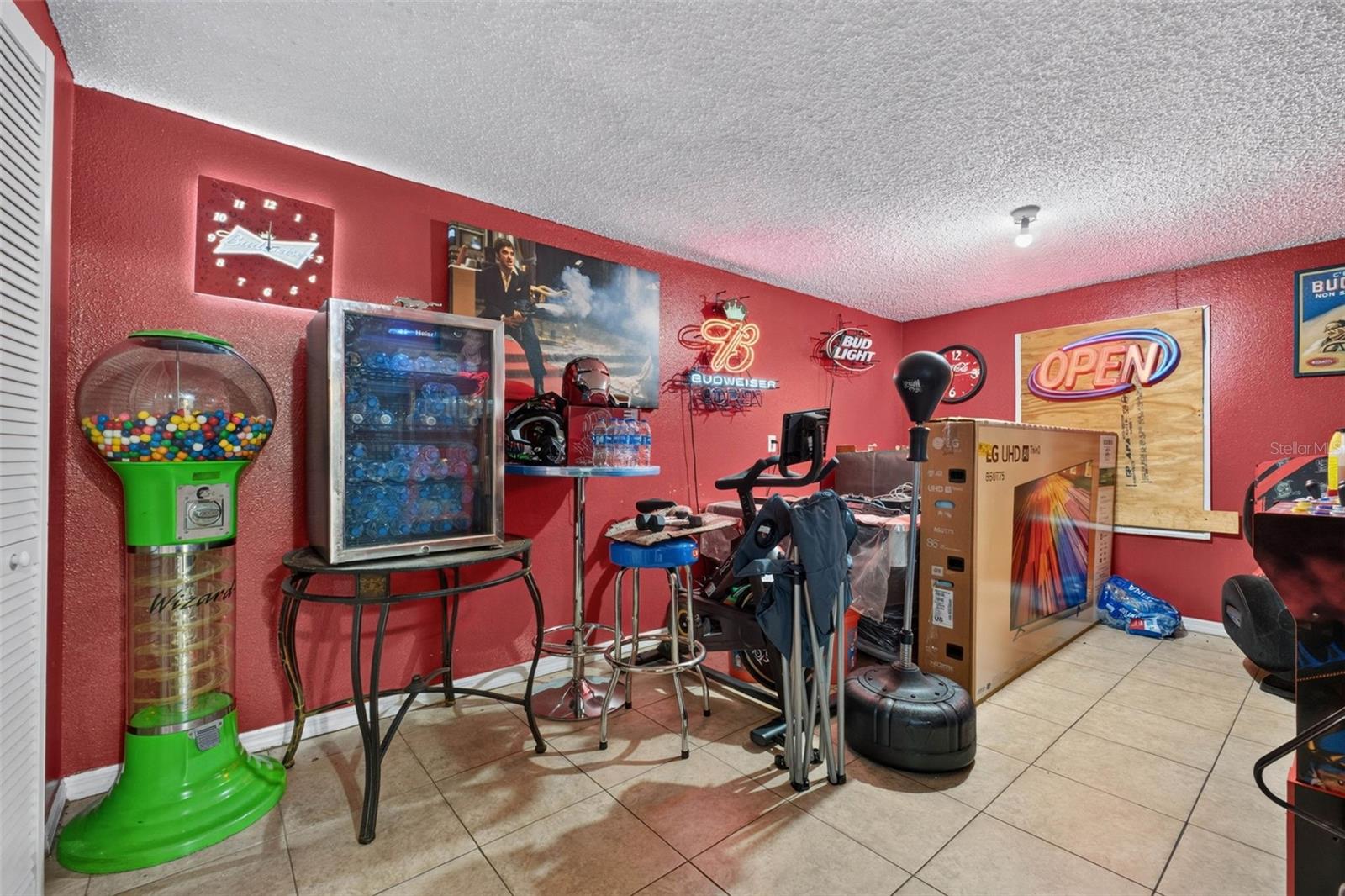 1302 E SLIGH AVE