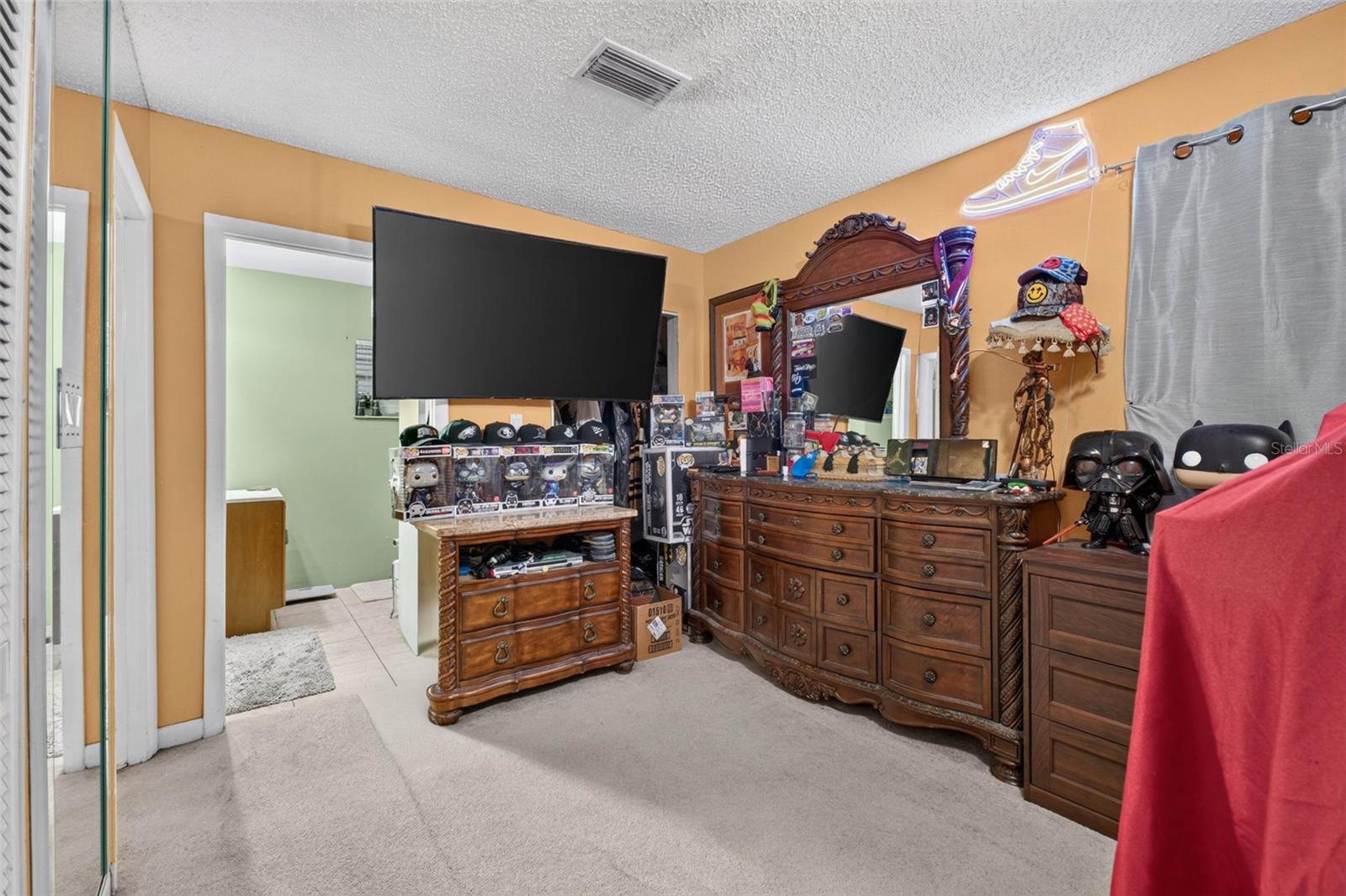 1302 E SLIGH AVE