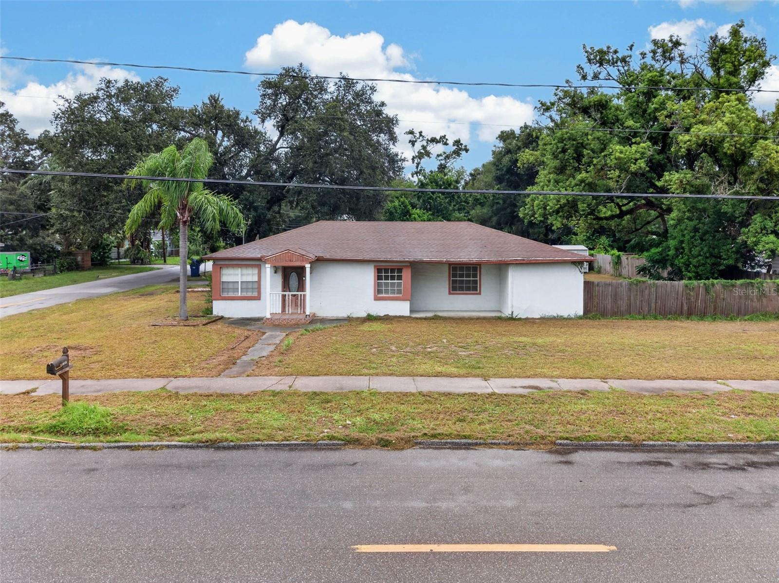 1302 E SLIGH AVE
