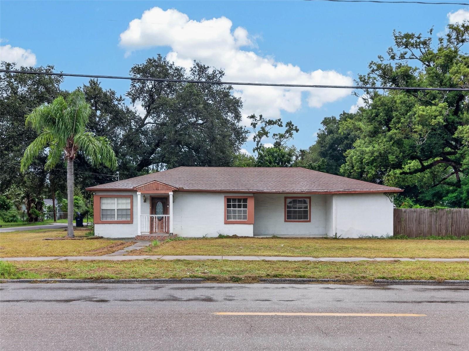 1302 E SLIGH AVE
