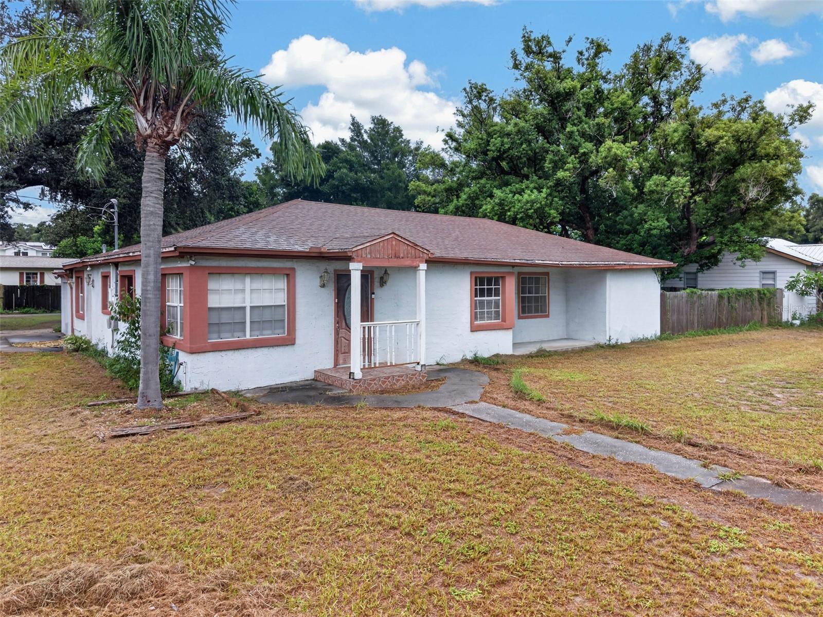 1302 E SLIGH AVE