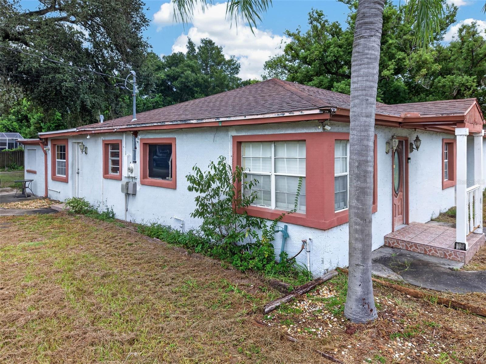 1302 E SLIGH AVE