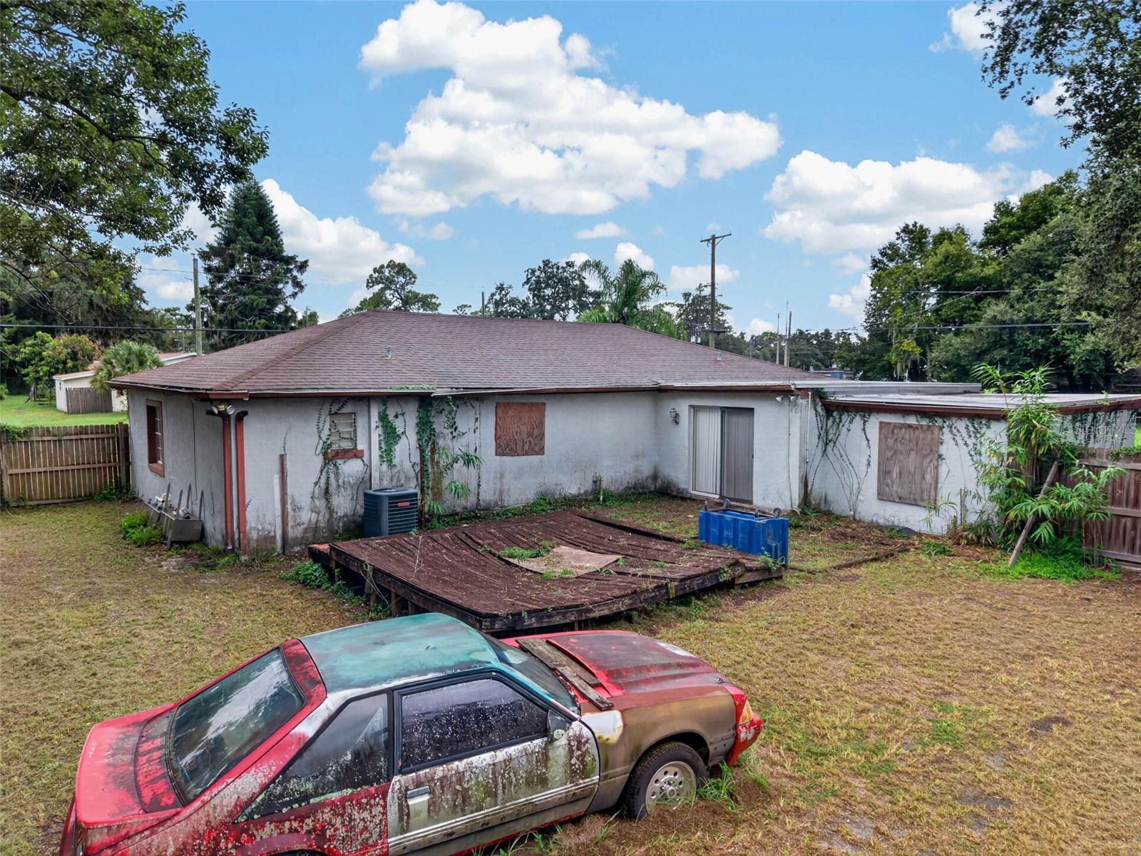 1302 E SLIGH AVE