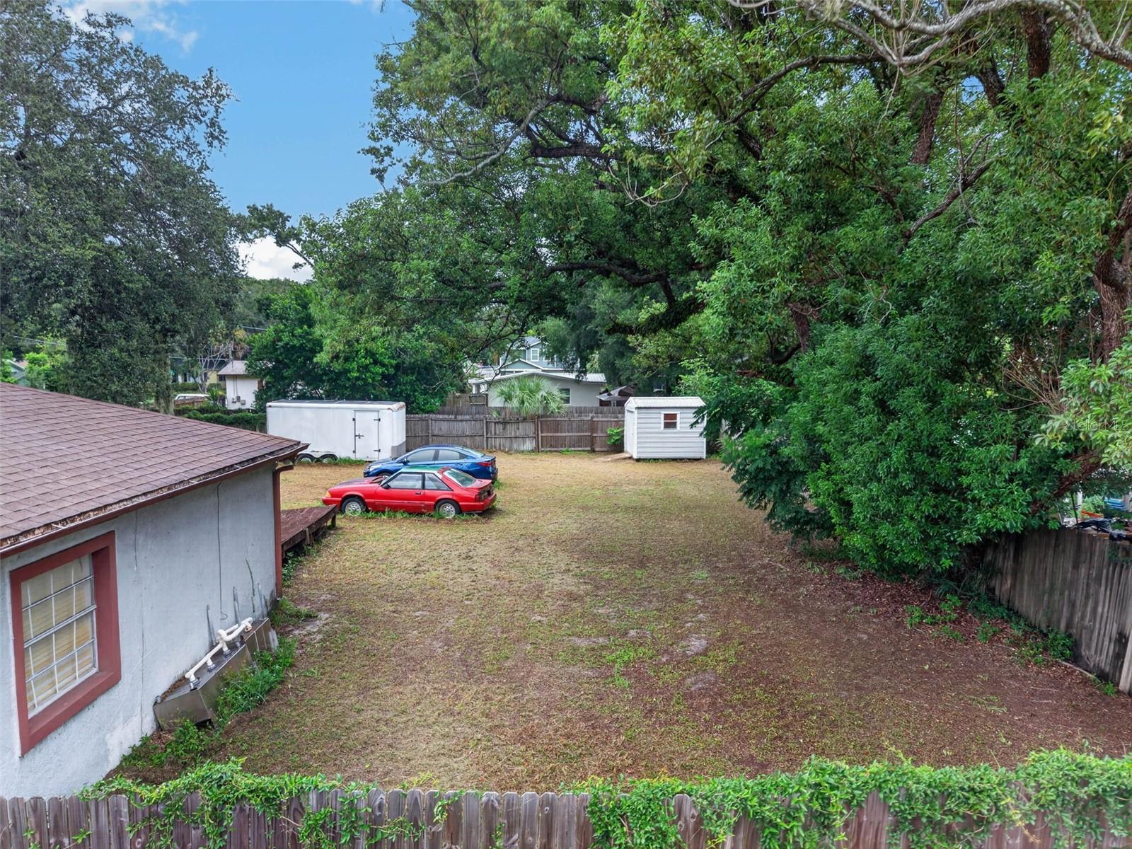 1302 E SLIGH AVE