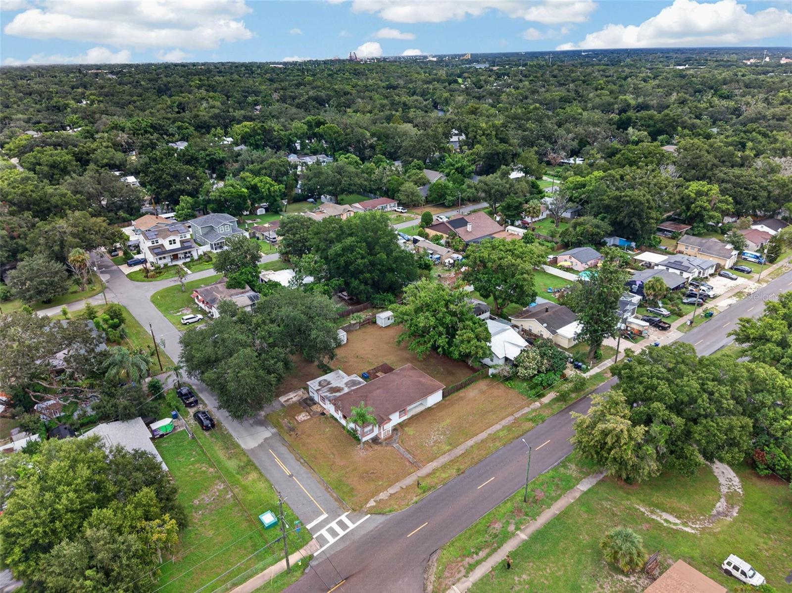 1302 E SLIGH AVE