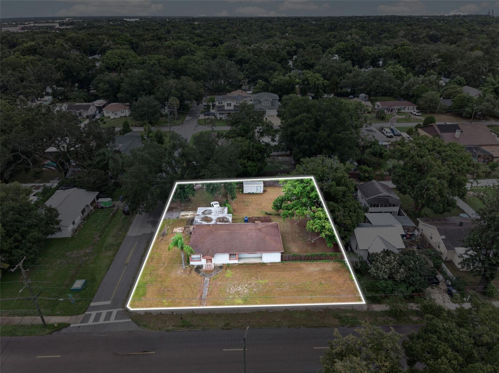 1302 E SLIGH AVE