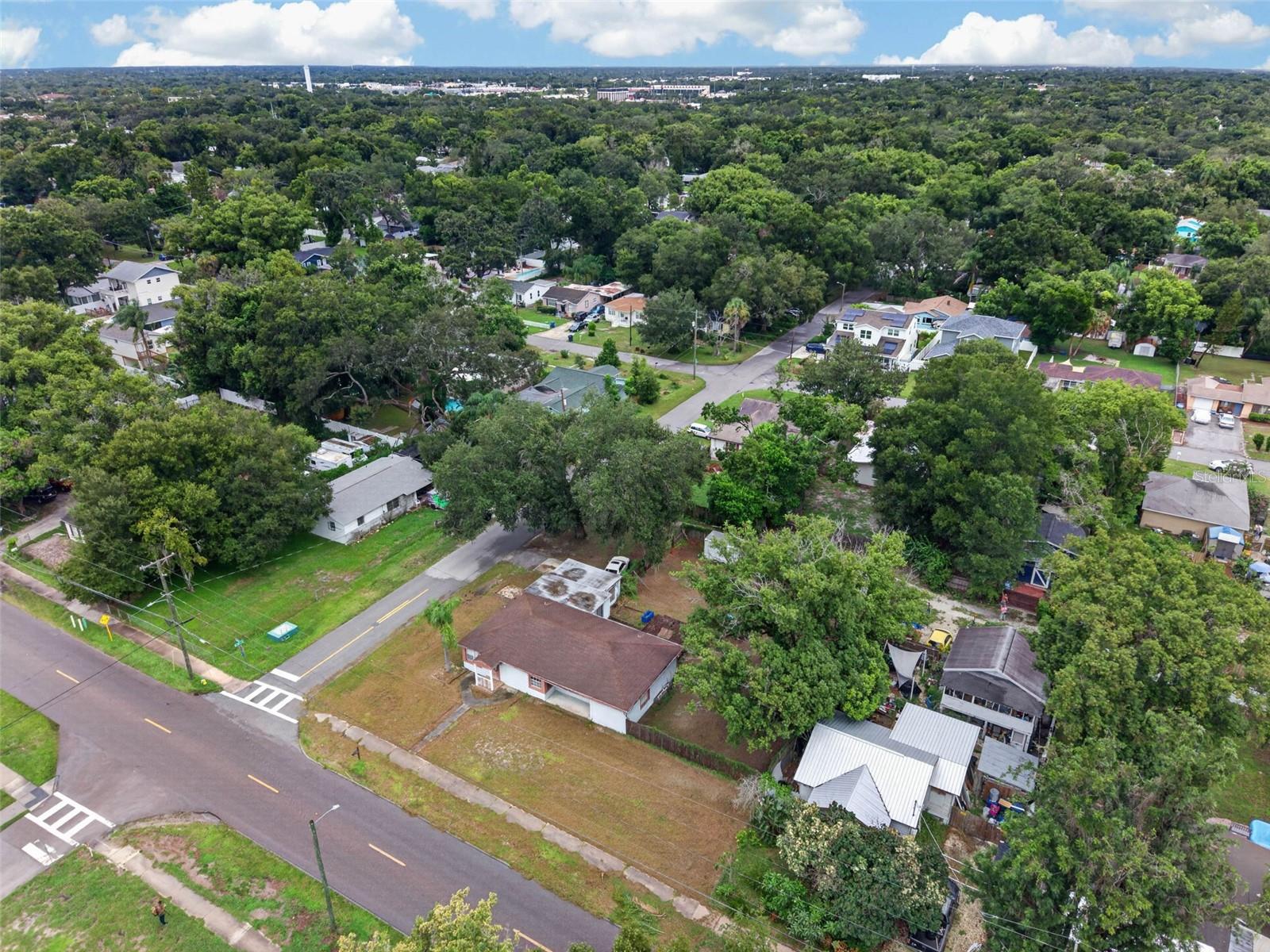 1302 E SLIGH AVE