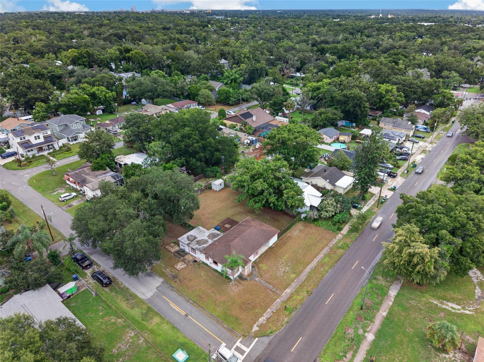1302 E SLIGH AVE