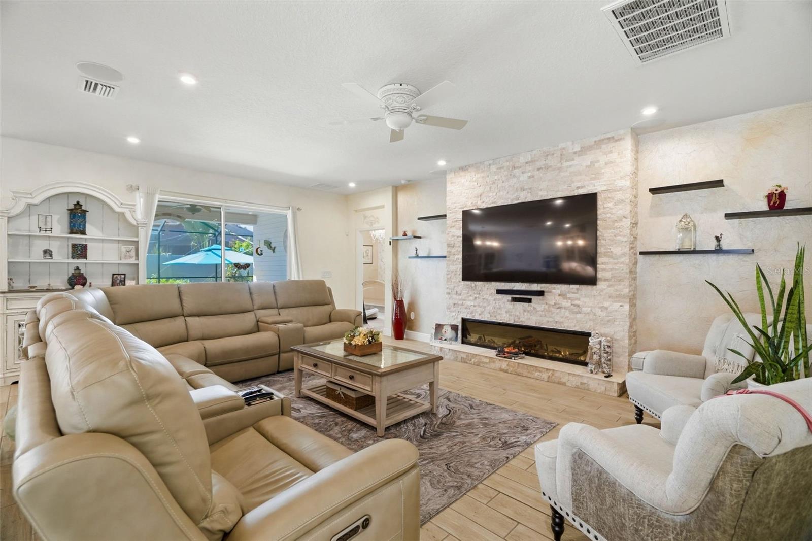 11750 LAKE LUCAYA DR